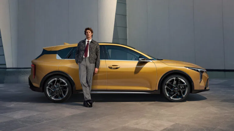 Kia K4 Silhouette