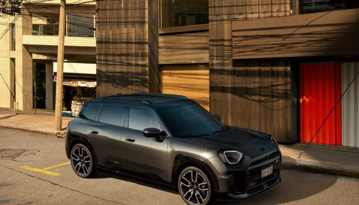 DI24_000230538_V1_C_Web-quality_sRGB_The-New-MINI-Aceman-(J05W)---J01-with-JCW-Trim,-Colo